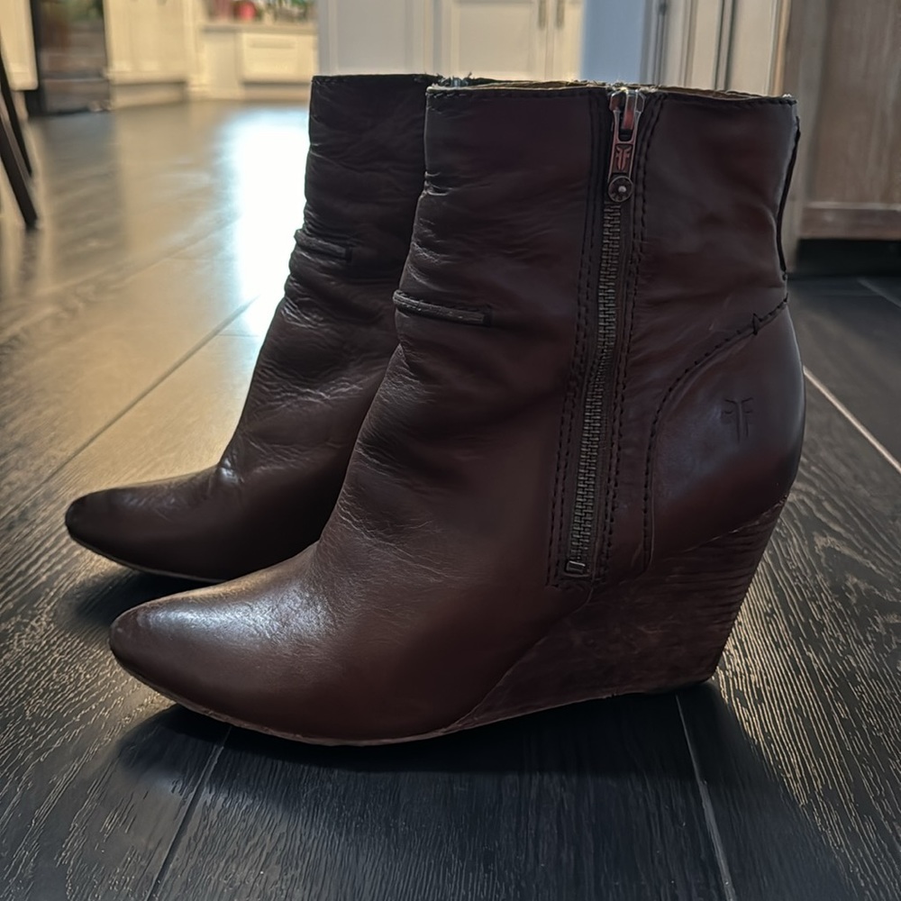 Frye Regina Leather Ankle Boots Size 9